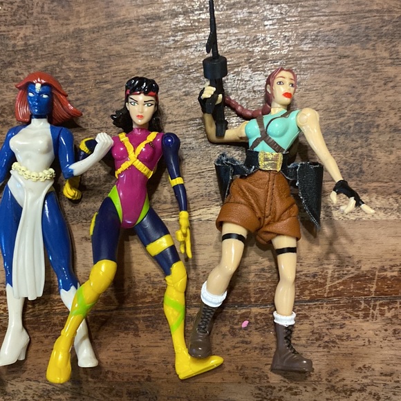 96-97 X-Men Woman Action figures +Laura Croft - Picture 4 of 4